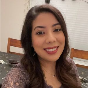 Meet your Posher, Laura